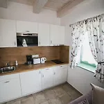 Borostyan Porta Lesencetomaj