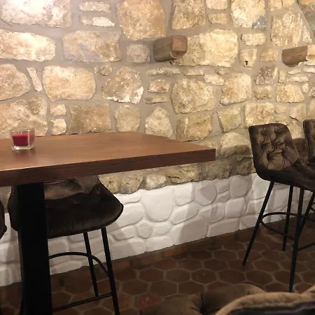 Borostyan Porta Lesencetomaj