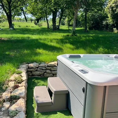 Borostyan Porta Lesencetomaj