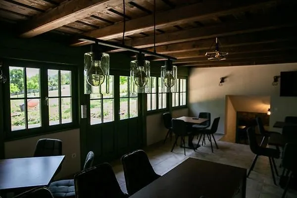 Borostyán Porta * Lesencetomaj